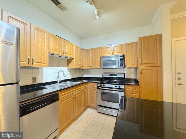 Building Photo - 12921 Centre Park Cir