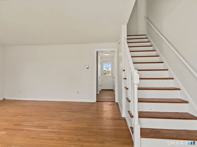 Building Photo - 108 Kenwood Ave