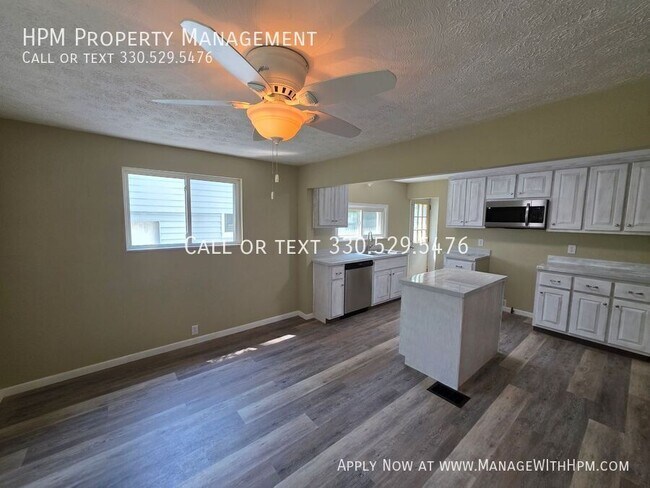 Building Photo - 2164 Penguin Dr