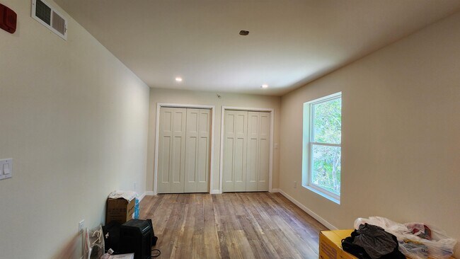 Building Photo - 908 E Gorham St