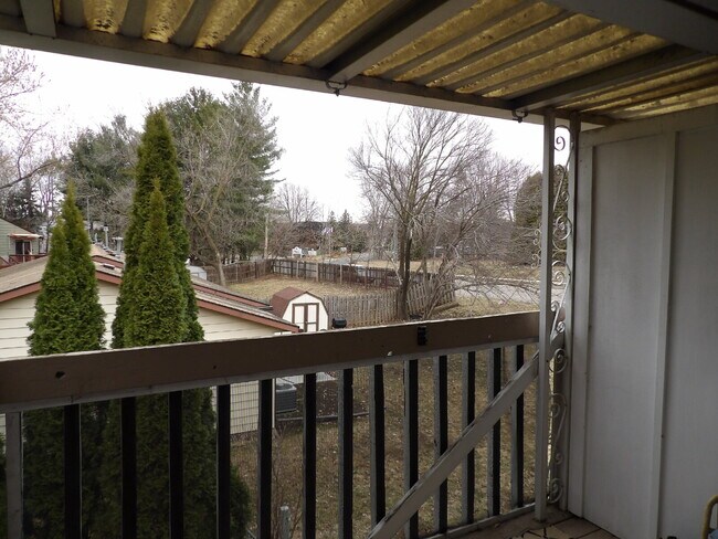 Building Photo - Spacious 3BR + Bonus Room in Inver Grove Heights – Attached Garage & Pet Friendly!