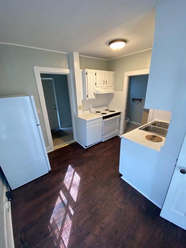 Building Photo - 2 bedroom 1/2 duplex in Lapeer