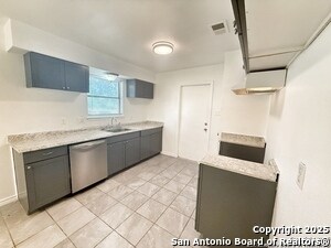 Building Photo - 912 Spring Hill Dr