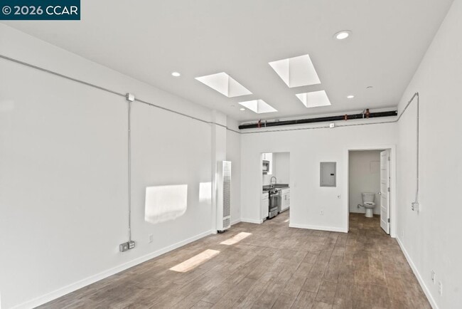 Building Photo - 646 Hegenberger Rd