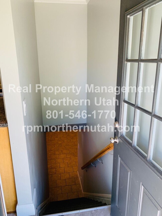 Building Photo - Beautiful 4 Bed 2 Bath Ogden Home Coming S...