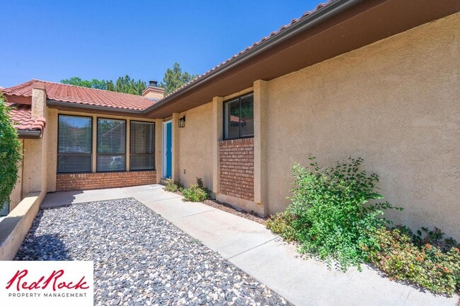 Building Photo - Newly Remodeled 3 Bedroom Townhome. Small ...