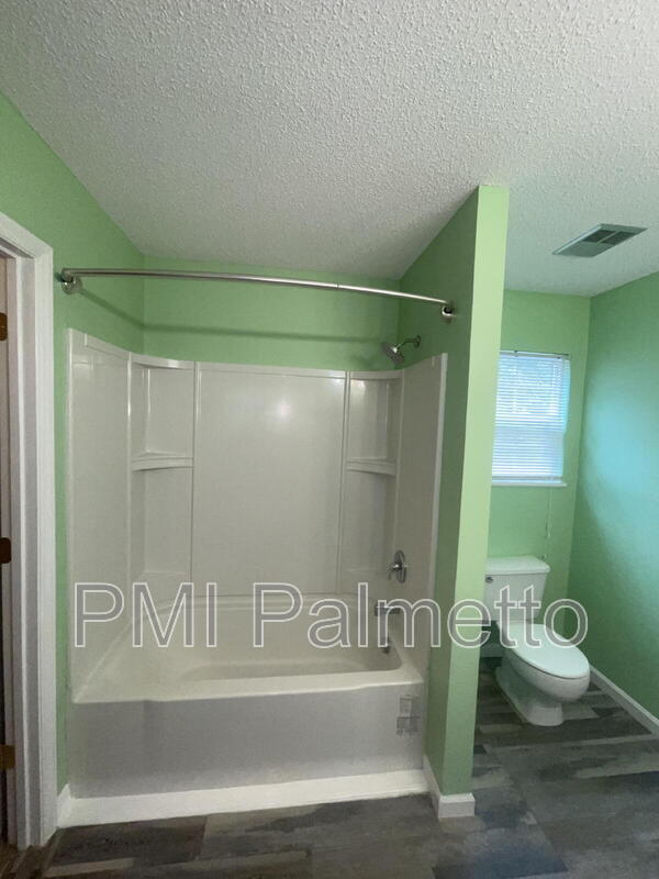 Building Photo - 116 S Mercer Dr