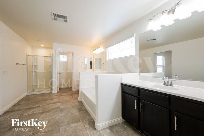 Building Photo - 264 N 69th Pl