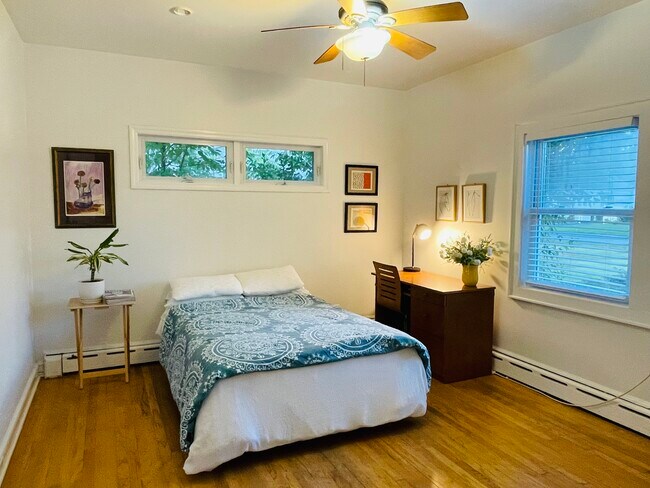 Building Photo - 805 2nd St N