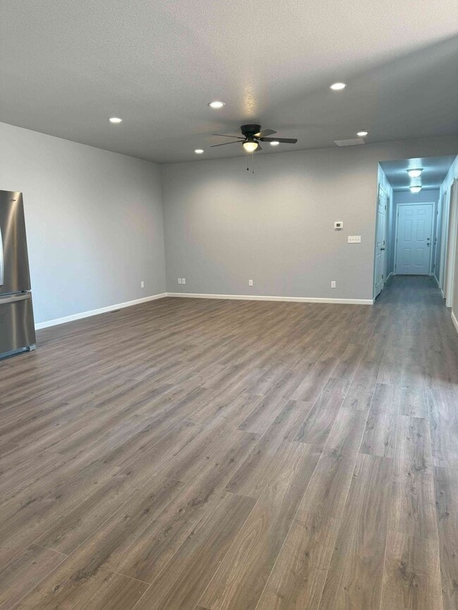 Building Photo - 324-326 W Coral Dr