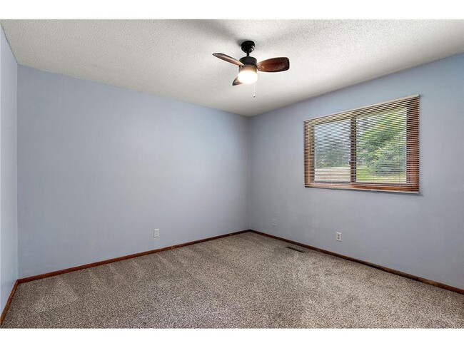 Building Photo - 964 McKnight Rd S