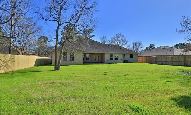 Building Photo - 6534 Woodland Oaks