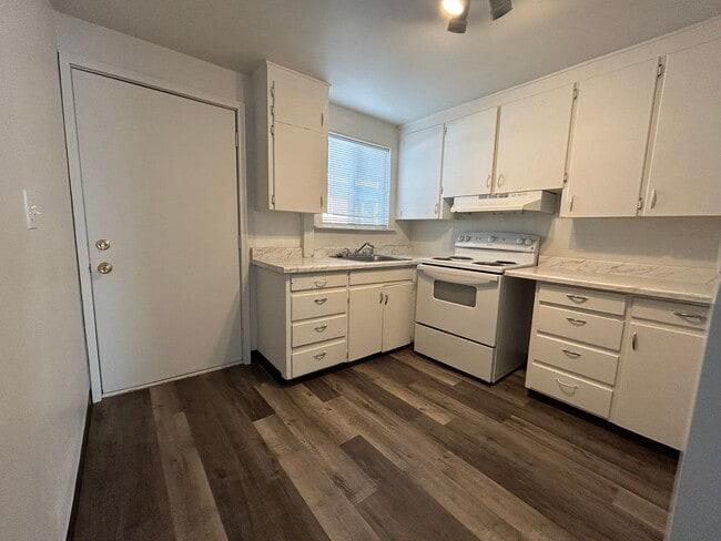 Building Photo - 928ru