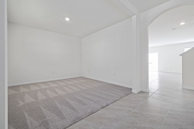 Building Photo - "Spacious 5-Bedroom Retreat with 3 Full Baths in Epperson Lagoon Wesley Chapel – 2,601 Sq. Ft. of...