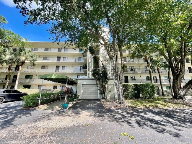 Building Photo - 2209 S Cypress Bend Dr