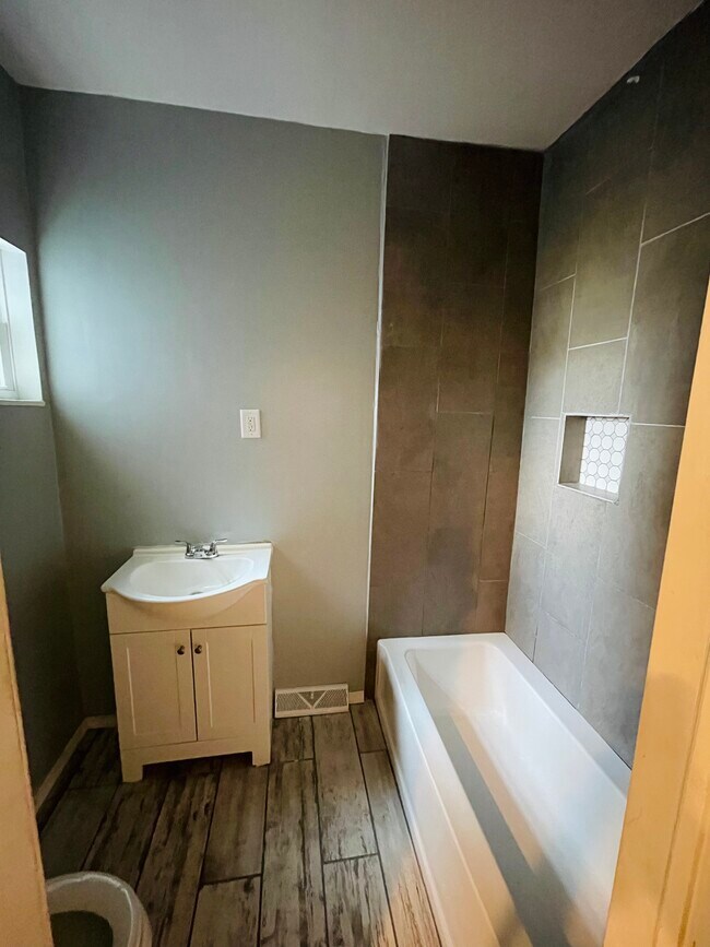 Building Photo - 258 W Oley St