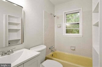 Building Photo - 14756 Delta Ct