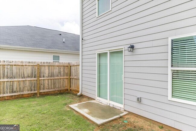 Building Photo - 105 Flat Rock Ml Trl