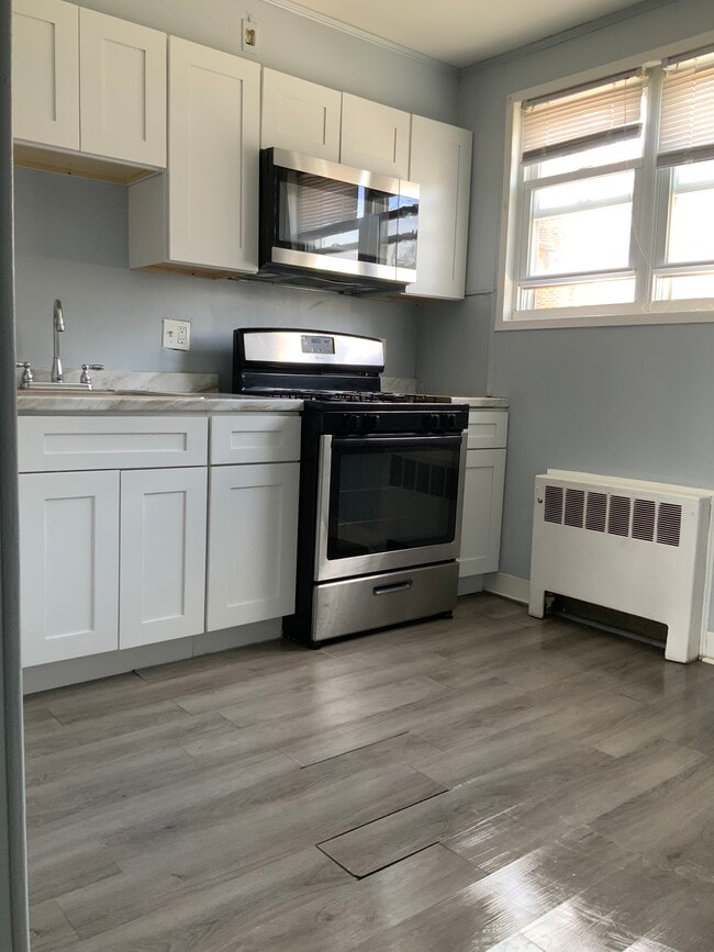 Building Photo - 6254 Everett Ave