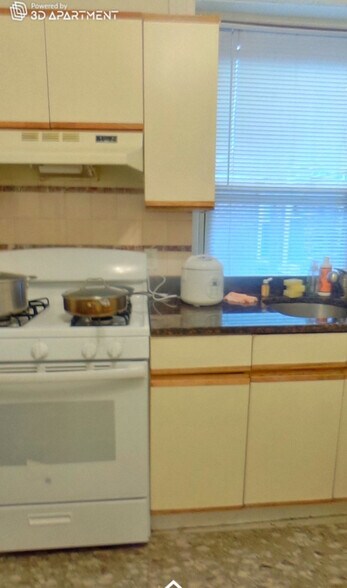 Building Photo - 79 Linden St