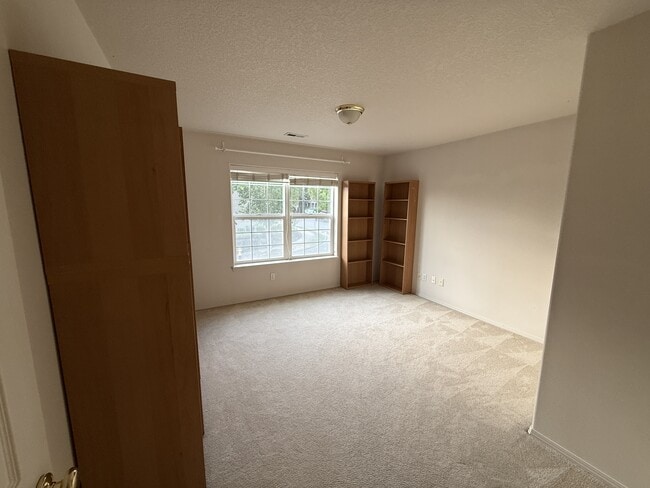 Building Photo - 4630 NW White Mountain Terrace