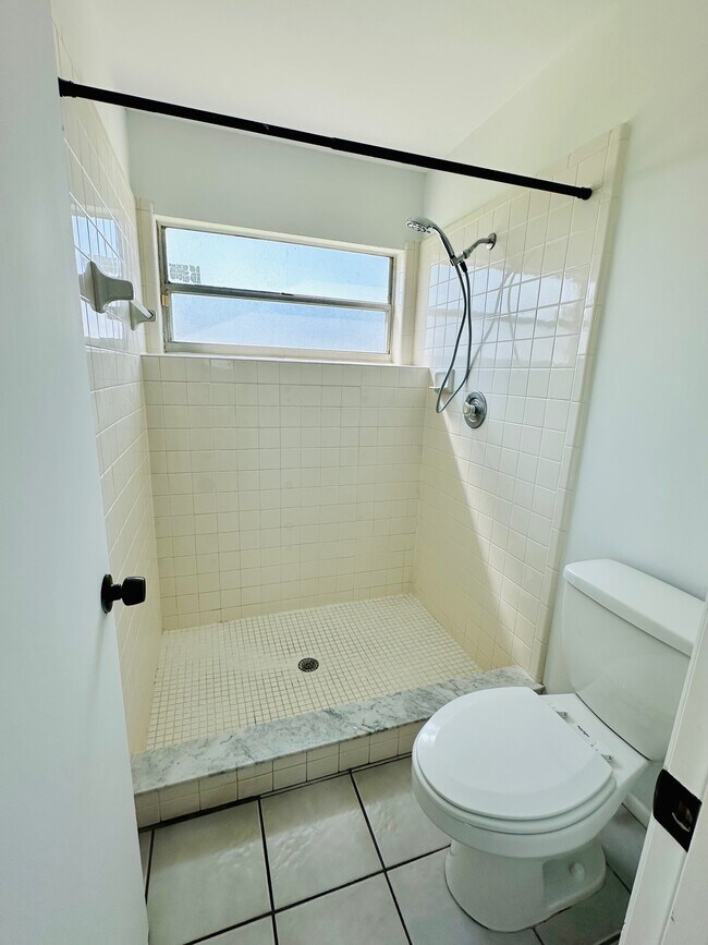 Building Photo - 5200 Lonesome Dove Dr