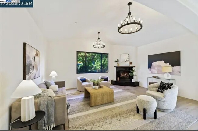 Building Photo - 132 Quinterra Ln