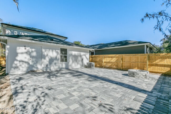 Building Photo - 8822 Eaton Ave