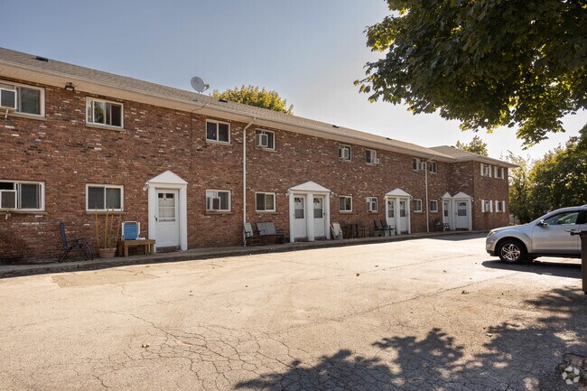 Building Photo - 2800 Davis St