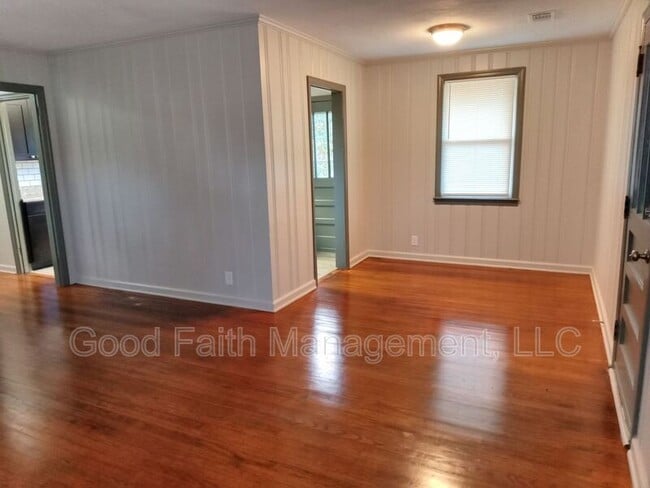 Building Photo - 3105 Old Louisville Rd