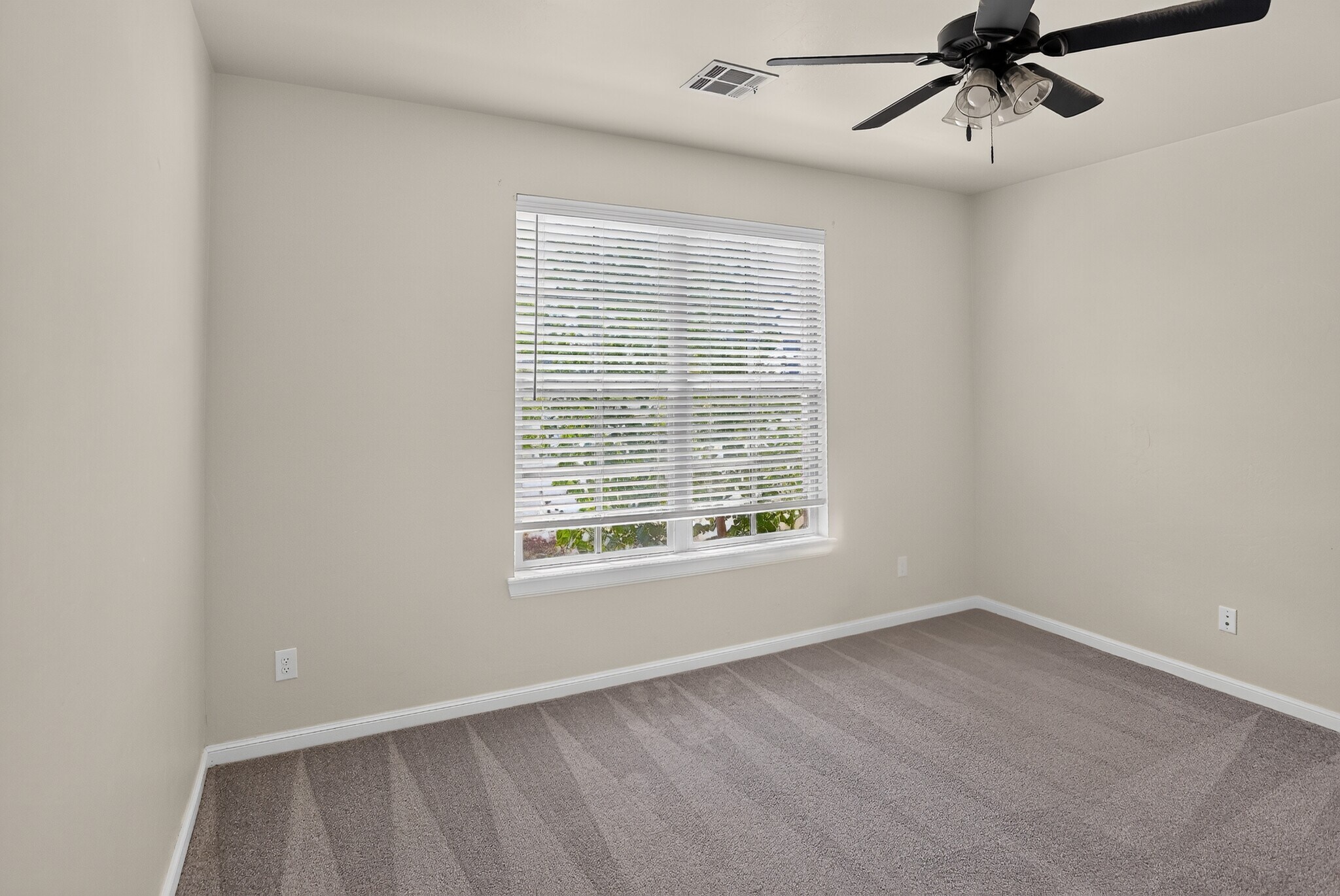 Building Photo - 709 Timber Trl