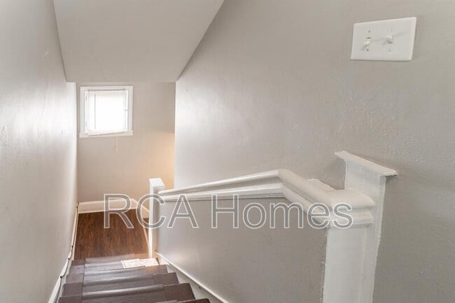 Building Photo - 524 1/2 E Raymond St.