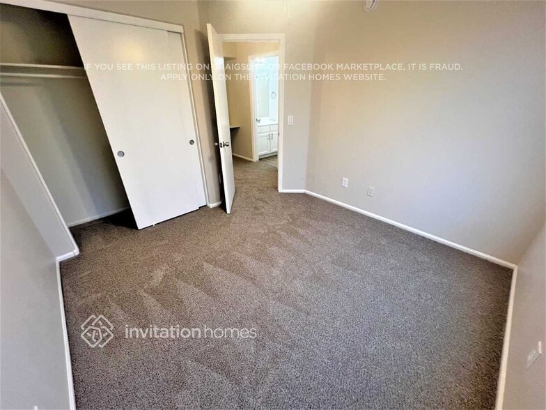 Building Photo - 11525 E Persimmon Ave