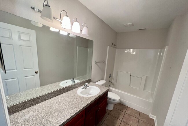Building Photo - 4556 Deslin Dr