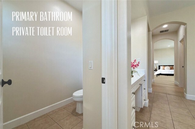 Building Photo - 2566 Pearblossom St