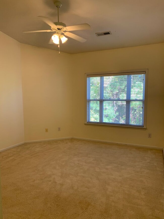 Building Photo - 2 Bedroom 2 Bath Condo on Botsford Court A...