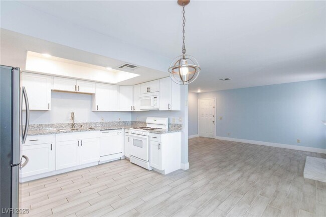 Building Photo - 6623 W Tropicana Ave