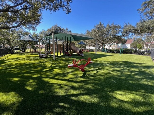 Building Photo - 205 Redbud St