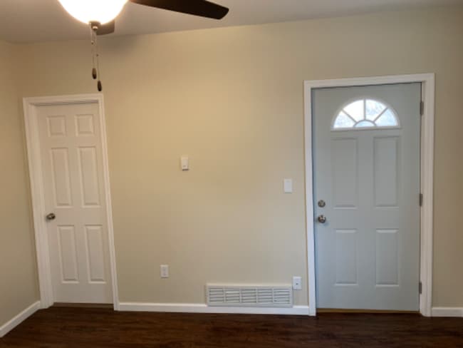 Building Photo - 414 8th St