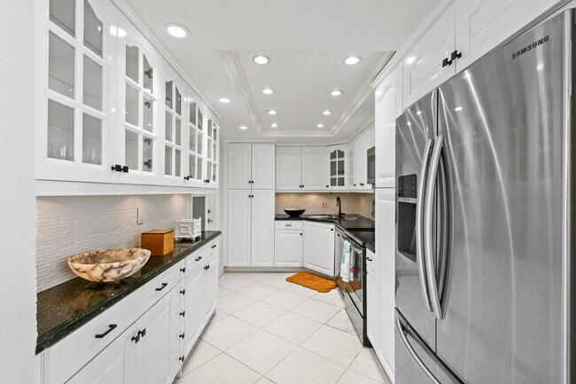 Building Photo - 2780 S Ocean Blvd