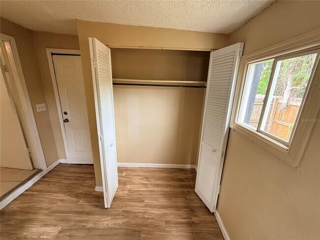 Building Photo - 1759 Temple Terrace S