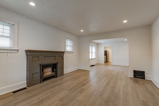 Building Photo - PRE-LEASING