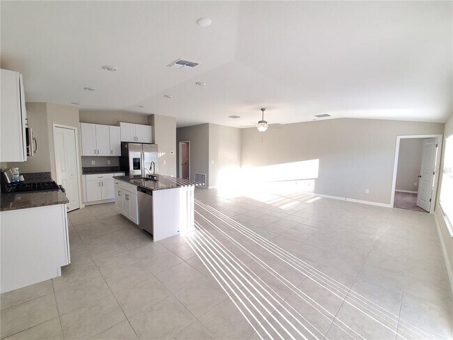 Building Photo - 10353 Scarlet Skimmer Dr