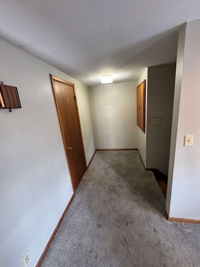 Building Photo - 626 W Warren St