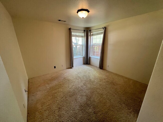 Building Photo - 923 Hampton Way