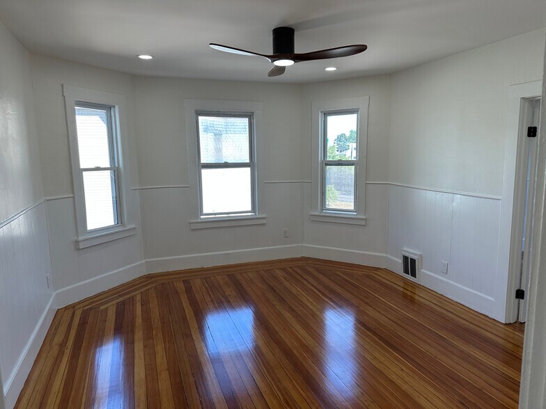 Building Photo - 262 Revere Beach Pky