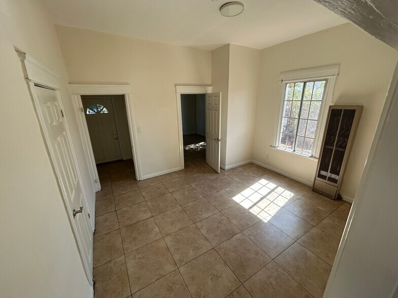 Building Photo - 4221 S Olive St