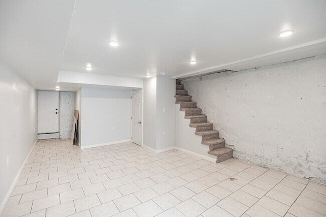 Building Photo - 5611 Arlington St