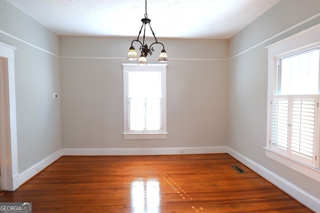 Building Photo - 217 Mountain View St