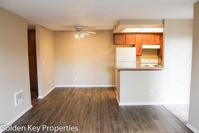 Building Photo - Cozy ground-level unit in the gated commun...